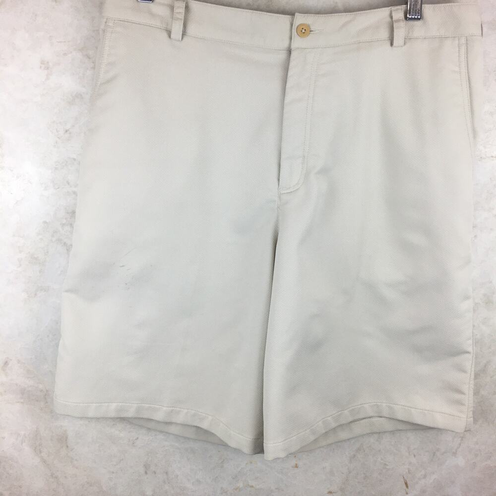 Nike Golf  FIT DRY Cream  Shorts  Men's Size 34